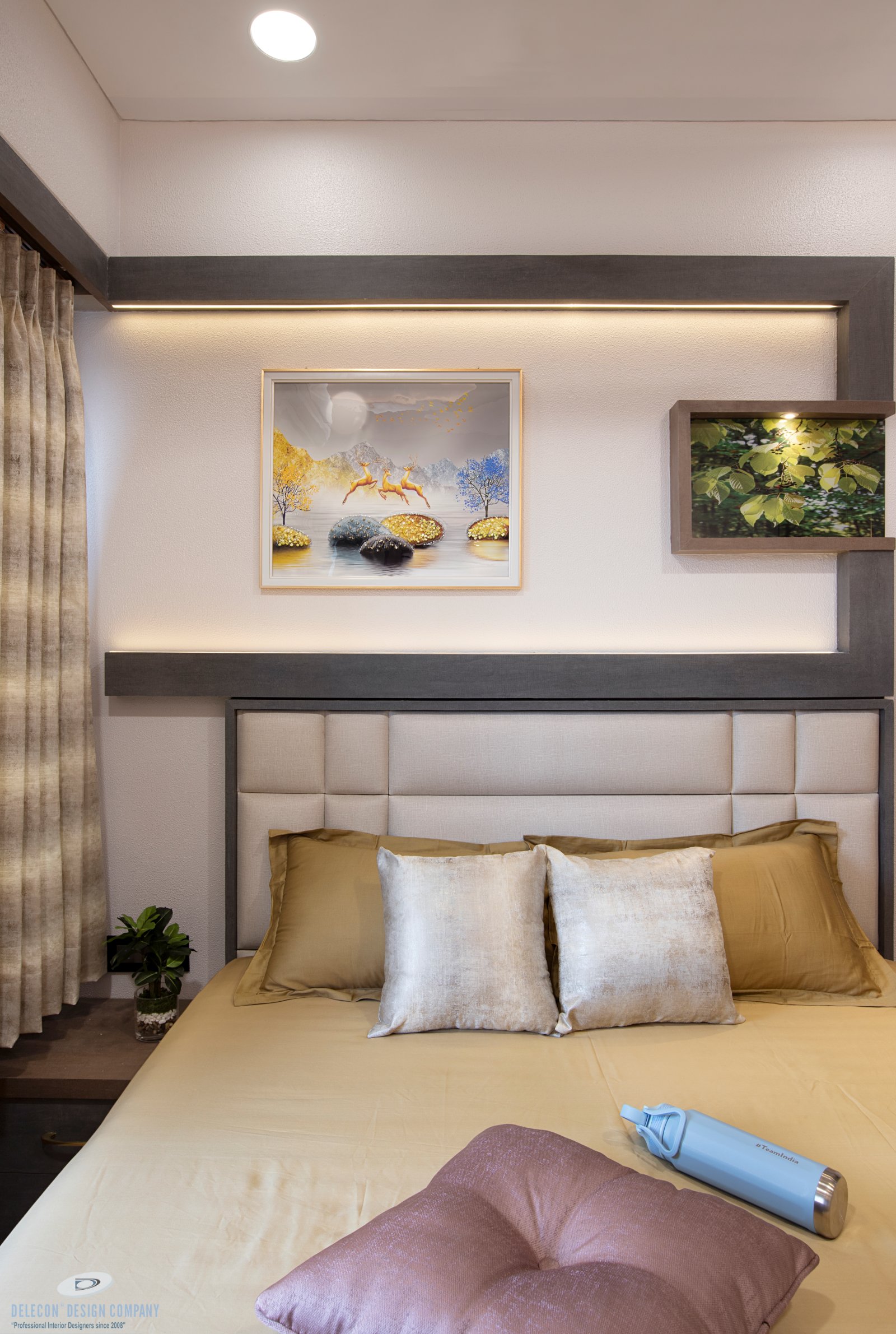 Guest bedroom wardrobe and TV panel design