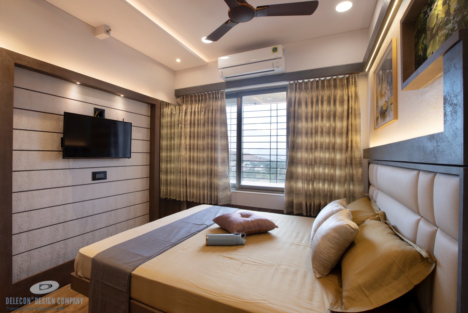 Guest bedroom corner seating space